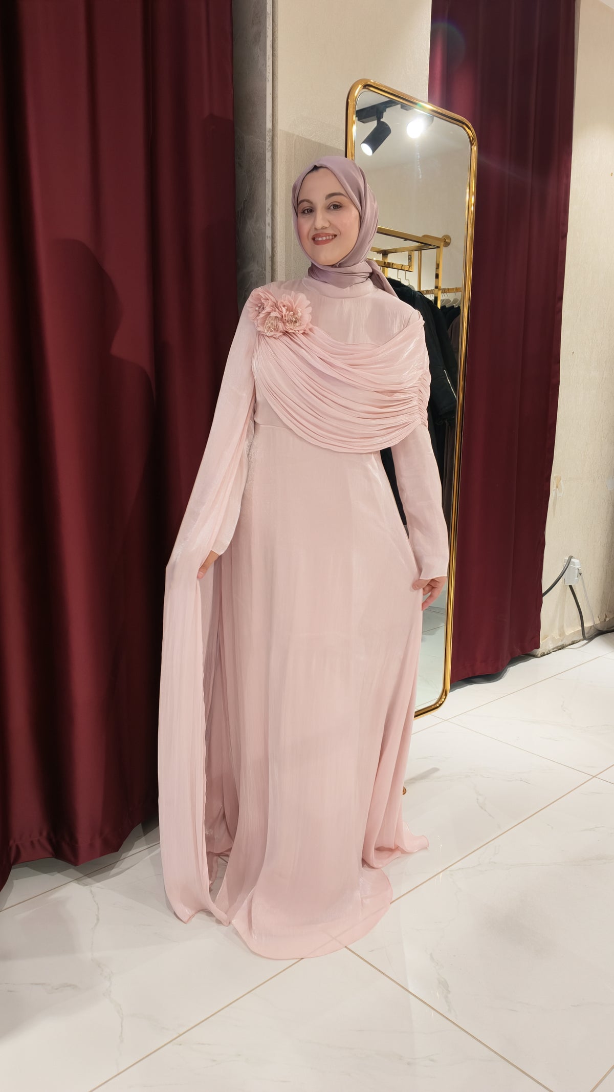 Gül Broş Detaylı Janjanlı Abiye Elbise