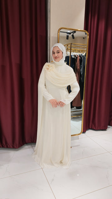 Gül Broş Detaylı Janjanlı Abiye Elbise