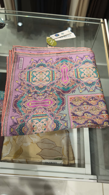 Armine Pembe Desenli İpek Eşarp